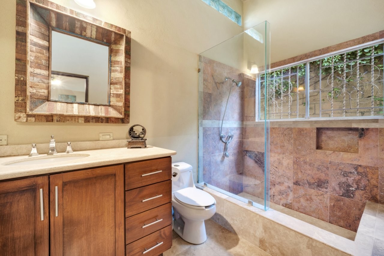 Bathroom with marble finishes